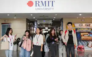 豪ロイヤルメルボルン工科大学のベトナム校では地元の学生が英語で学んでいる 豪ロイヤルメルボルン工科大学のベトナム校では地元の学生が英語で学んでいる