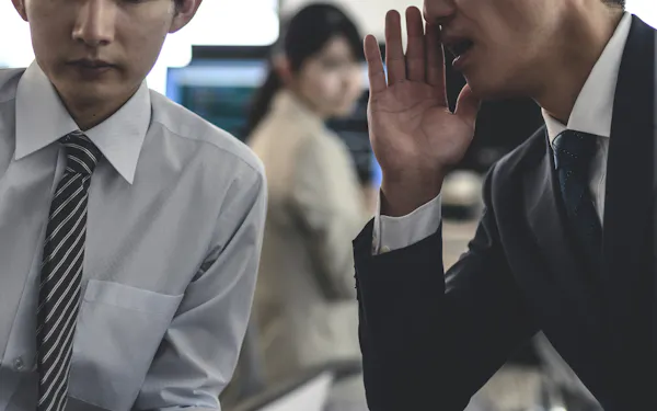 あなたの職場に潜む「陰謀論」の正体
