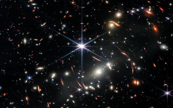 宇宙の一見何もないかのように見える領域をジェームズ・ウェッブ宇宙望遠鏡で撮影したところ、宇宙黎明期の銀河が数多くとらえられた（写真提供：NASA,ESA,CSA and STScI）