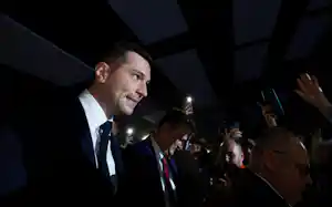 南仏ペルピニャンで自党候補の応援に入る極右の国民連合(RN)のバルデラ党首(2月28日)=ロイター 南仏ペルピニャンで自党候補の応援に入る極右の国民連合(RN)のバルデラ党首(2月28日)=ロイター