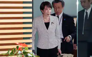 首相官邸に入る高市首相(23日) 首相官邸に入る高市首相(23日)