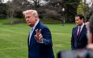 トランプ米大統領㊧(20日)=AP トランプ米大統領㊧(20日)=AP