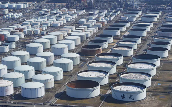 原油の貯蔵タンク(千葉県市原市)