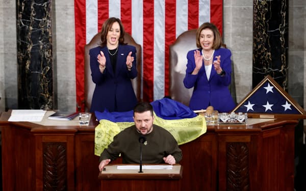 米議会で演説するウクライナのゼレンスキー大統領（21日）＝ロイター
