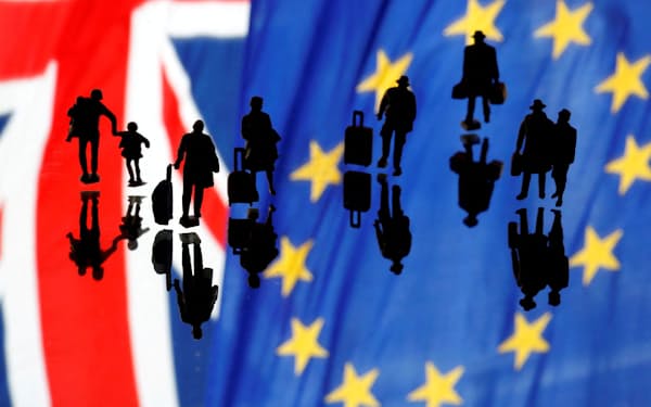 英国の小規模事業者は欧州大陸への輸出にかかる手間に悩んでいる（英国と欧州連合の旗）＝ロイター