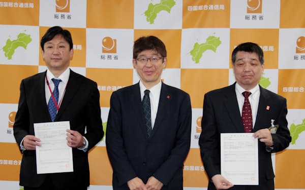 ドローンを利用するローカル5G開発実証で2つの事業に四国総合通信局から免許が交付された(23日、松山市)