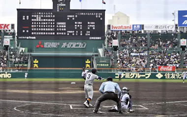 選抜高校野球大会をみると、自由に伸び伸びとプレーする選手が増えた印象だが……(写真はイメージ)=共同