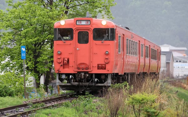 JR芸備線を走る列車（広島市安佐北区）
