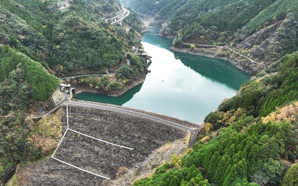 経産省は揚水発電所への投資を支援する（九州電力の大平発電所）