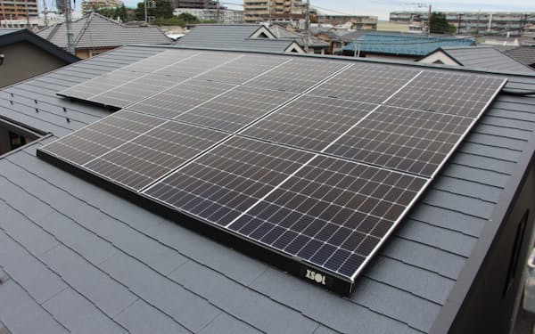 東京都は新築戸建てへの太陽光パネル設置を義務化する（写真は都内の新築住宅）