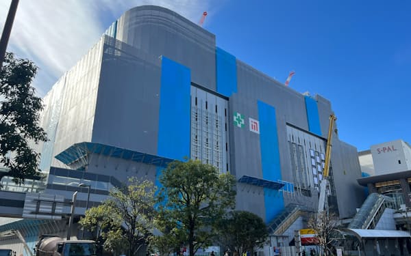 4月にはJR仙台駅の東口にヨドバシカメラなどが入居する複合商業ビルが開業する