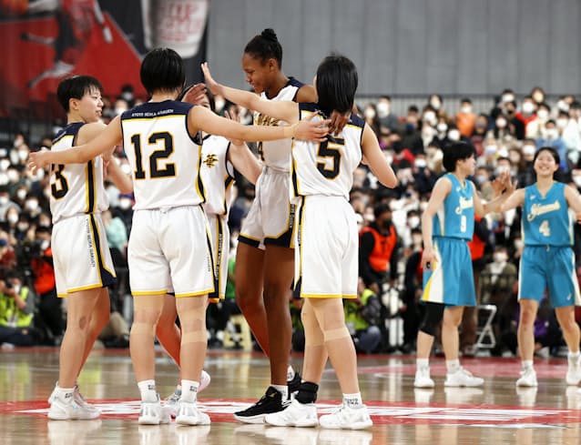 高校バスケ 京都精華が初v 男子決勝は高校総体の2強 日本経済新聞 高校バスケ 京都精華が初v 男子決勝は高校総体の2強 日本経済新聞