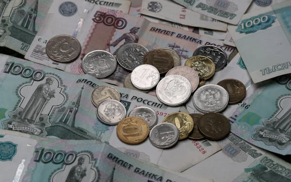 ロシアの通貨ルーブルが軟調に推移している