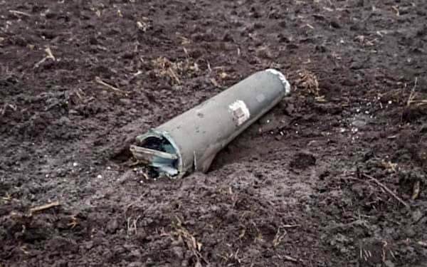 ベラルーシ軍に迎撃されたウクライナのミサイルの破片（29日、ベラルーシ南西部ブレスト州）＝タス共同