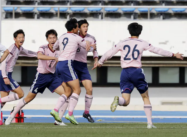 高校サッカー 青森山田 前橋育英8強 日体大柏は初 日本経済新聞 高校サッカー 青森山田 前橋育英8強 日体大柏は初 日本経済新聞