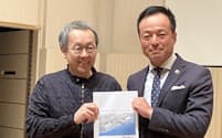 プランの素案は星野リゾートが策定した(前田晋太郎下関市長㊨と星野代表)