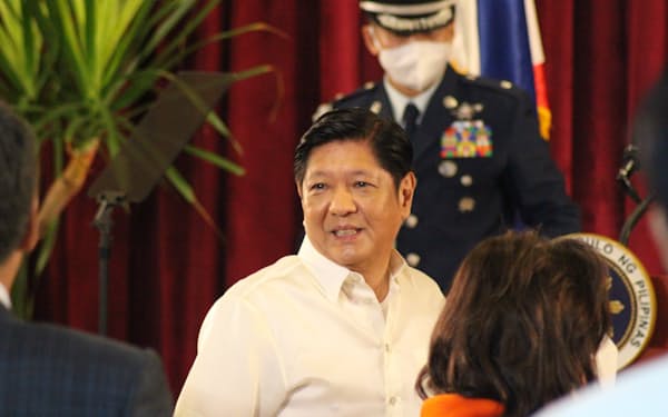 訪中したフィリピンのマルコス大統領（3日、マニラ）