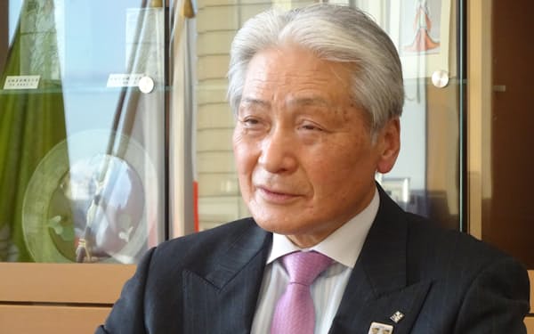 栃木県の福田富一知事は高級イチゴ市場の開拓が課題だとみる(県庁)