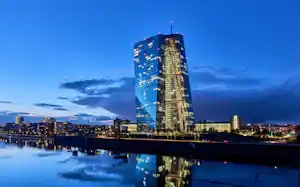 債券売りの背景には、予想されるインフレ高進を抑えるためECBが年内に政策金利を3回引き上げるとの見方が広がったことがある=AP 債券売りの背景には、予想されるインフレ高進を抑えるためECBが年内に政策金利を3回引き上げるとの見方が広がったことがある=AP