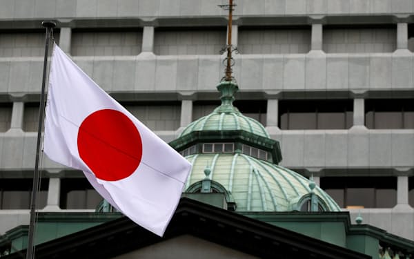 2022年12月の日銀の金融緩和修正で、日本の国債の利回りが押し上げられた＝ロイター