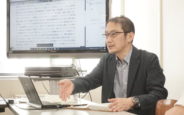 MR出身の高橋義仁さんは専修大学教授で、学生に経営戦略を教える（2022年）
