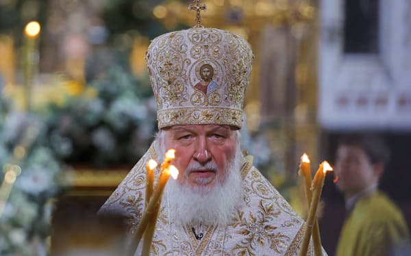 クリスマスの礼拝を執り行ったキリル総主教（モスクワ）＝ロイター