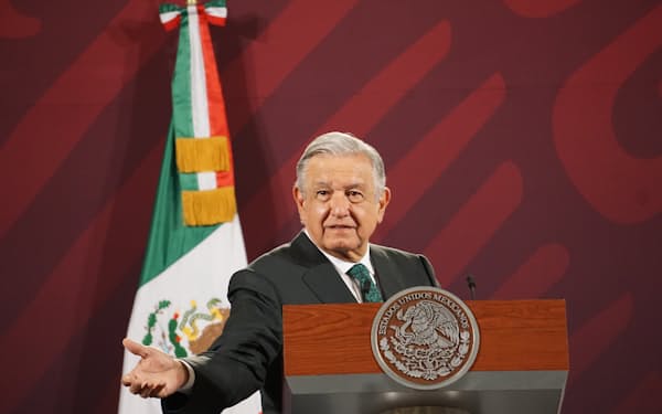 定例会見で話すメキシコのロペスオブラドール大統領（メキシコシティ）