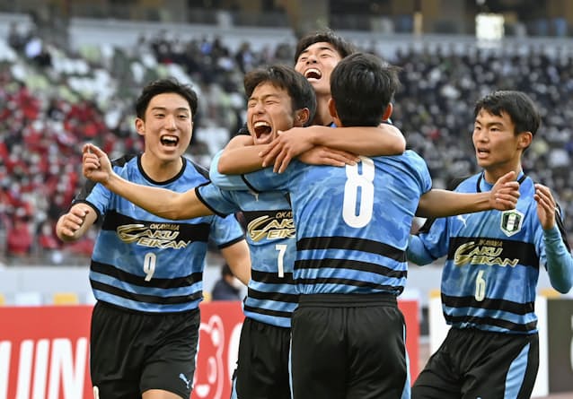 高校サッカー 岡山学芸館が県勢初優勝 東山に3 1 日本経済新聞 高校サッカー 岡山学芸館が県勢初優勝 東山に3 1 日本経済新聞