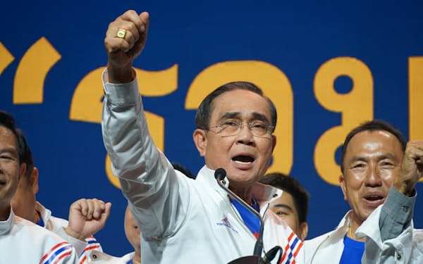 9日、タイ団結国家建設党がバンコクで開いた集会に参加したプラユット首相