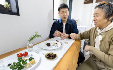 野菜や植物などの素材を基にしたアクセサリー(東京都台東区)