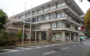 老朽化が進む鎌倉市役所(神奈川県鎌倉市) 老朽化が進む鎌倉市役所(神奈川県鎌倉市)