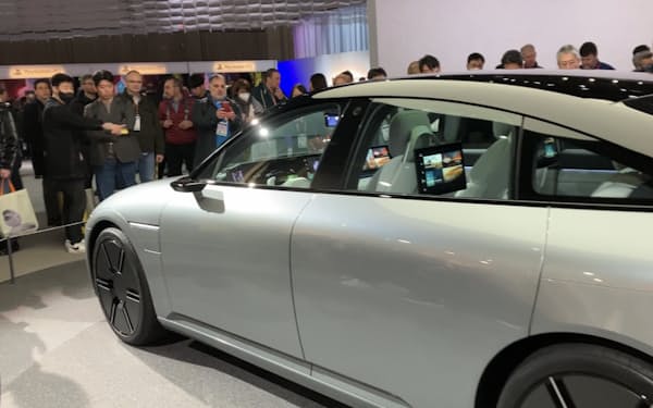 ソニー・ホンダモビリティは電気自動車「ＡＦＥＥＬＡ」の試作車を公開した（４日＝日本時間５日、米ラスベガス）