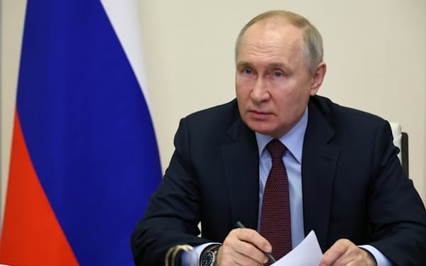 11日、オンライン形式の政府会議に参加したプーチン大統領＝ＡＰ