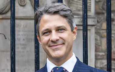 Adam Dixon 英オックスフォード大学で博士号。国家資本主義や政府系ファンド研究の第一人者であり、経済協力開発機構(OECD)や欧州委員会などに助言してきた。「パンミュア・ハウス」での「持続可能な資本主義」に関する研究を主導する