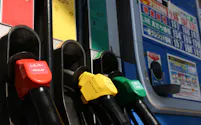 ガソリンスタンドの給油機(東京都世田谷区)