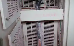 配電盤内のケーブルから出火した=高エネルギー加速器研究機構(KEK)提供 配電盤内のケーブルから出火した=高エネルギー加速器研究機構(KEK)提供