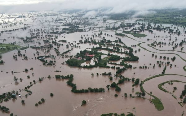 タイでは洪水被害が相次ぐ（タイ東北部ナコンラチャシマ県）＝タイ災害防止軽減局提供