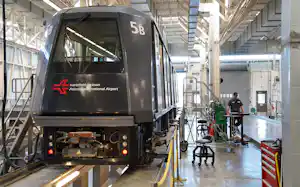 米アトランタ国際空港で運行する全自動無人運転車両 米アトランタ国際空港で運行する全自動無人運転車両