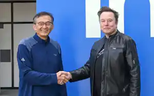 インテル拠点を訪問したマスク氏㊨とインテルのリップブー・タンCEO(同社のX投稿から) インテル拠点を訪問したマスク氏㊨とインテルのリップブー・タンCEO(同社のX投稿から)