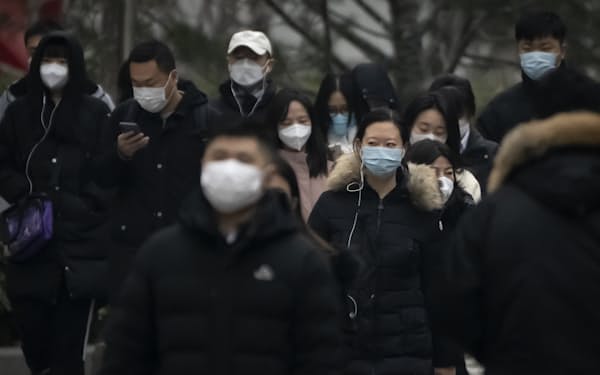 2022年12月に感染者が急増して以降、中国政府が累計死者数を発表するのは初めてとみられる（1月12日、北京）＝ＡＰ