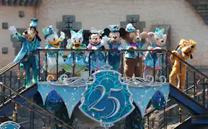 東京ディズニーシーで報道公開された25周年記念のショー「スパークリング・ジュビリー・セレブレーション」(8日、千葉県浦安市) 東京ディズニーシーで報道公開された25周年記念のショー「スパークリング・ジュビリー・セレブレーション」(8日、千葉県浦安市)