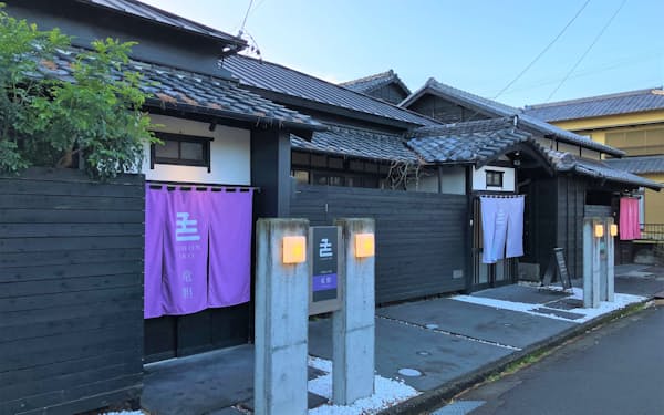 路地沿いの家屋を古民家風宿泊施設にリノベーション（静岡市）