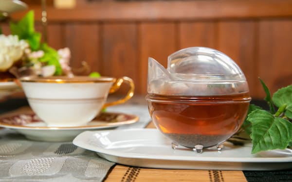 光沢などがコラボで開発したお一人様用の丸型ティーポット「茶鈴tea-rin」