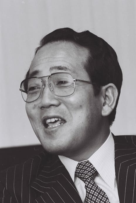 1979年5月、インタビューに答える京都セラミック（当時）の稲盛和夫社長