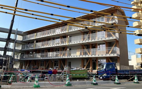 木造4階建ての県営住宅は2月末の完成を見込む（徳島市）