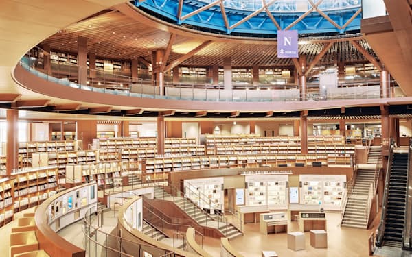 22年に開館した石川県立図書館「百万石ビブリオバウム」