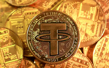 政府は暗号資産(仮想通貨)を金融商品と位置づけ直し、投資家保護の取り組みを強化する=ロイター