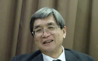 26年2月期決算について説明するジュンテンドーの飯塚正社長