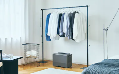 パナソニックHVAC&CCが発売する除湿器はコンパクトな大きさが特徴だ