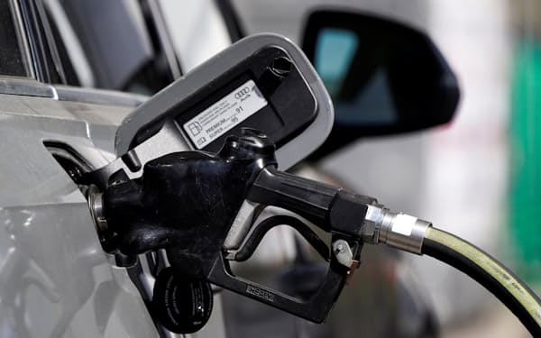 ガソリンの価格が13.4％下がり、製品の価格低下をけん引した＝ロイター